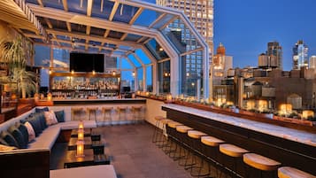 2 bares o lounges, lounge en el lobby, bar en la azotea