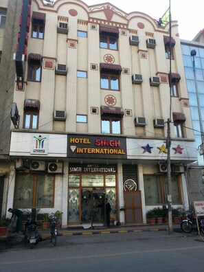 Front of property - Hotel Singh International (New Delhi)