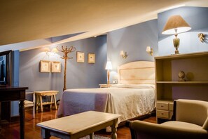 Junior Suite | Desk, blackout curtains, free cots/infant beds, rollaway beds