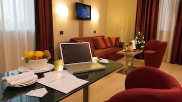 Luxe beddengoed, donzen dekbedden, een minibar, een kluis op de kamer