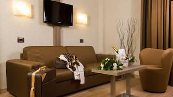 Ropa de cama de alta calidad, cubrecamas y minibar