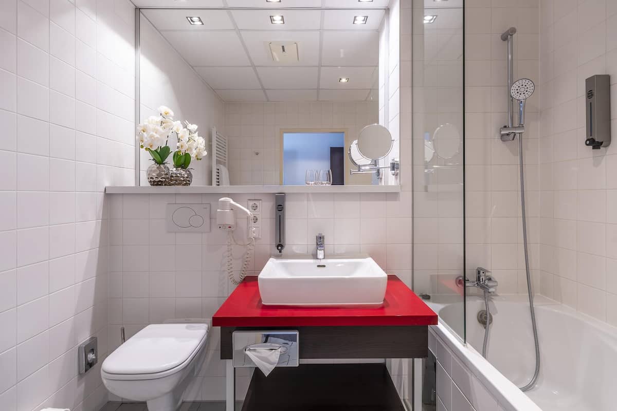 bathtub, deep-soaking bathtub, slippers, towels