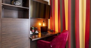 Comfort-Zimmer, 1 Doppelbett | Zimmersafe, laptopgeeigneter Arbeitsplatz, Verdunkelungsvorhänge