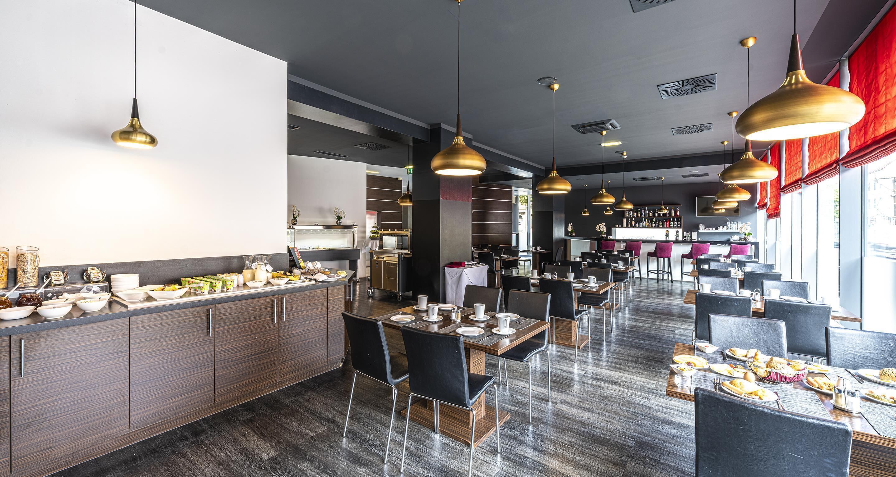 Tägliches Frühstücksbuffet (16.00 EUR pro Person)