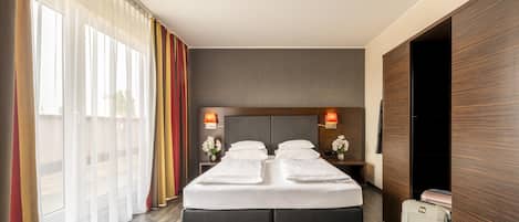 Comfort Room, 1 Double Bed | In-room safe, laptop workspace, blackout curtains, soundproofing