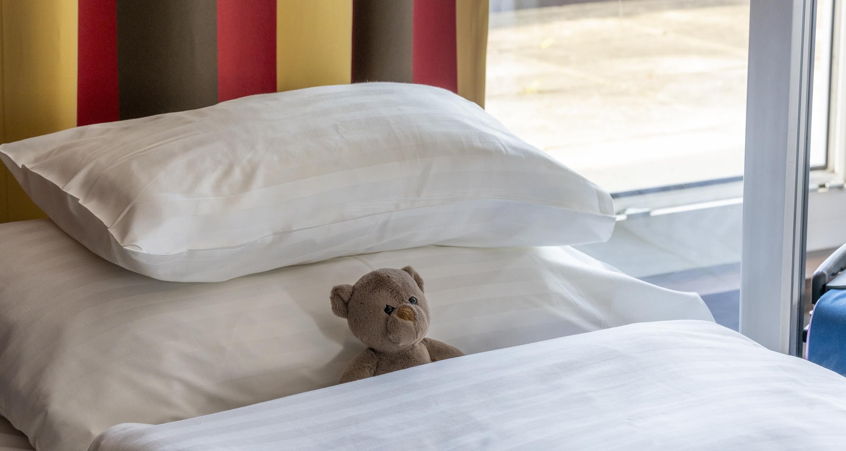 Habitación Confort, varias camas | Caja fuerte, espacio para trabajar con un portátil, cortinas opacas