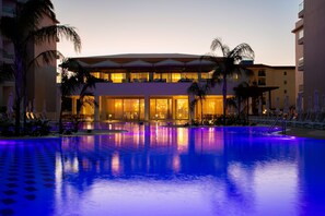 Indoor pool, 2 outdoor pools, pool umbrellas, pool loungers