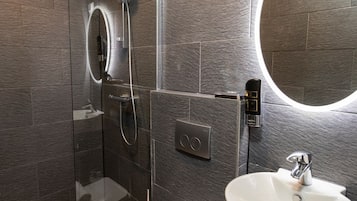 Quarto standard | Banheiro | Chuveiro, secador de cabelo (mediante solicitação), toalhas de banho