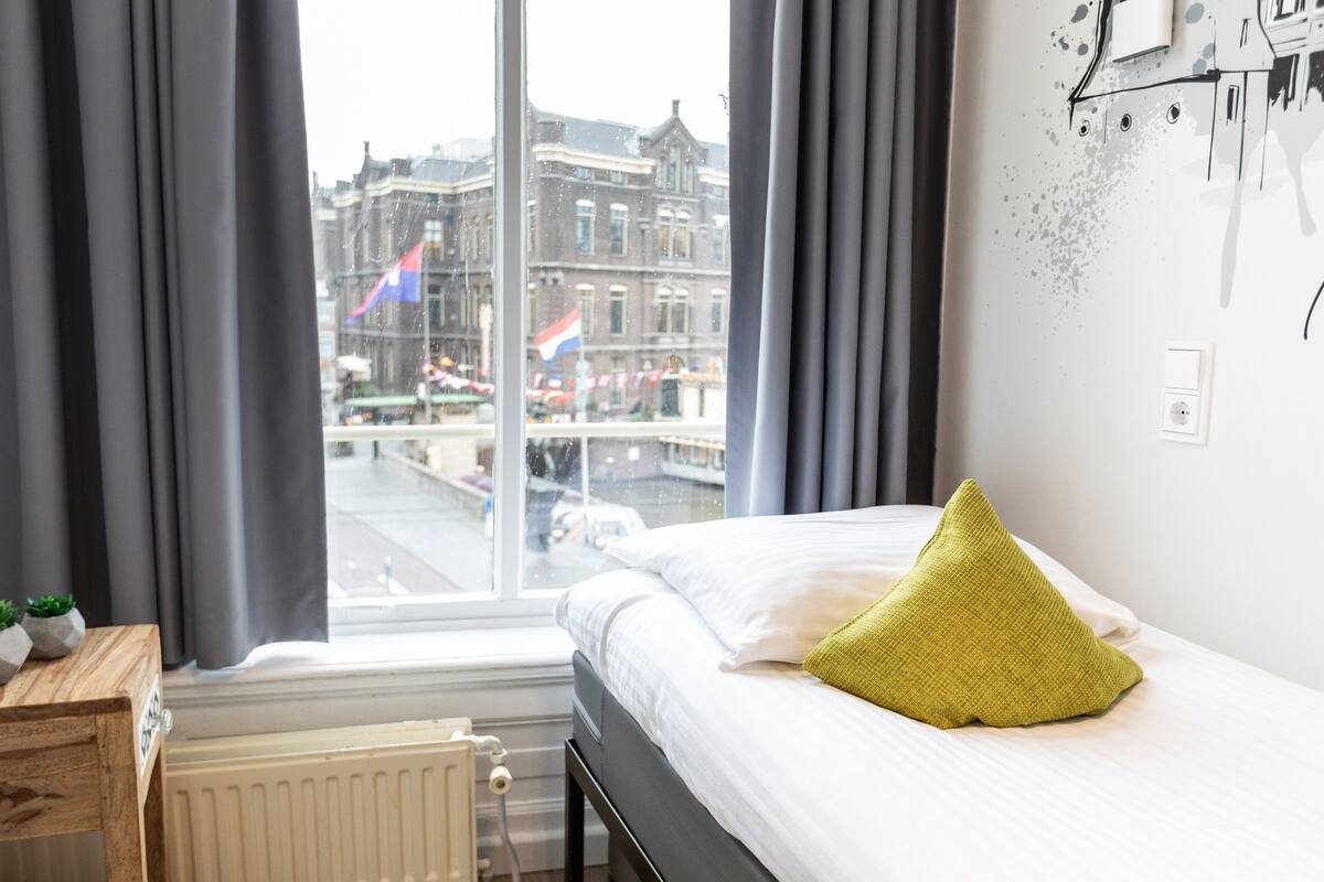 Standard Single Room, 1 Single Bed | In-room safe, blackout curtains, iron/ironing board (on request)