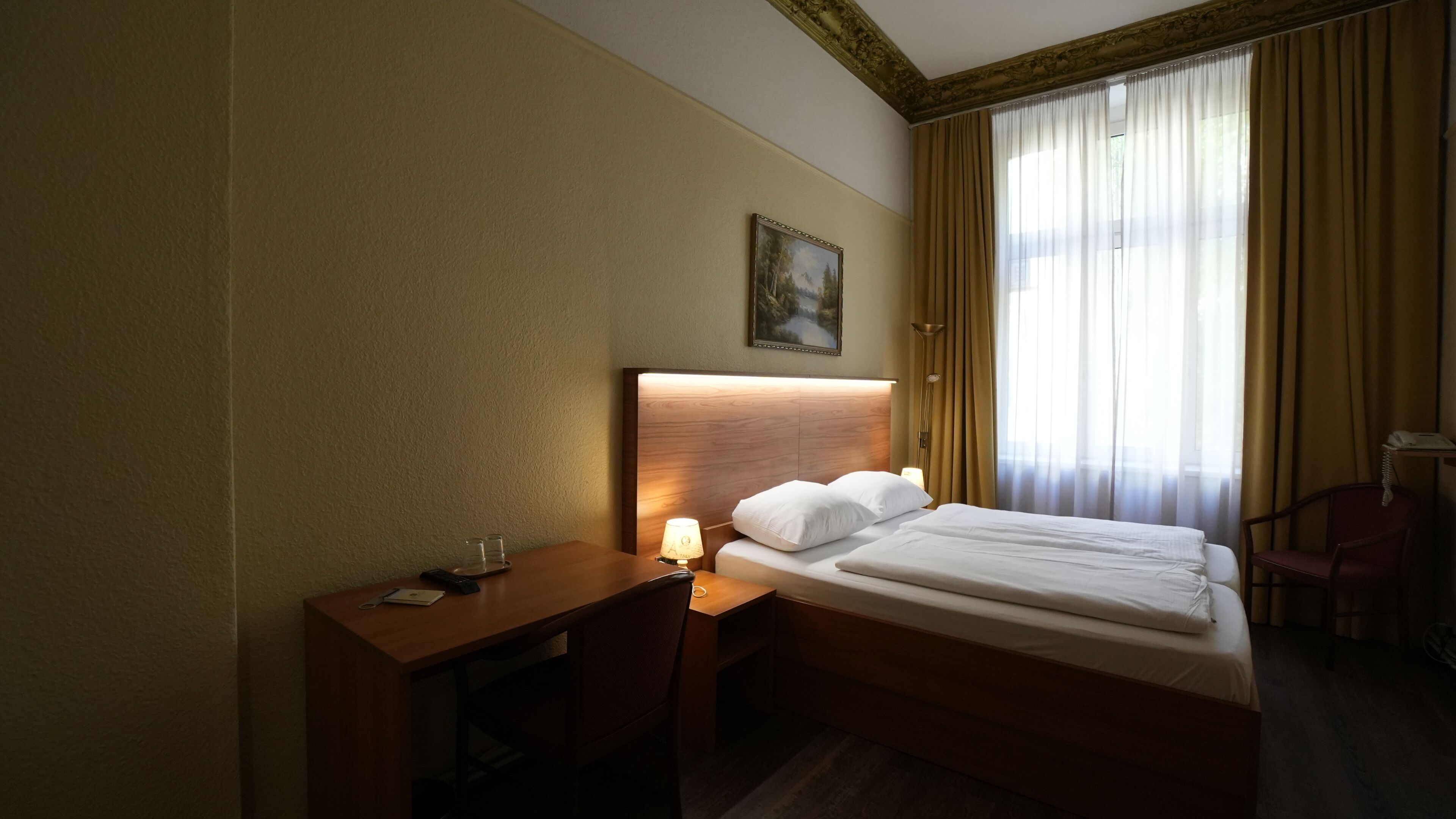City Double Room | Hypo-allergenic bedding, desk, blackout curtains, free WiFi