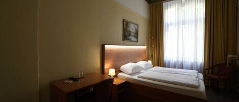 City Double Room | Hypo-allergenic bedding available, desk, blackout drapes, WiFi (free)