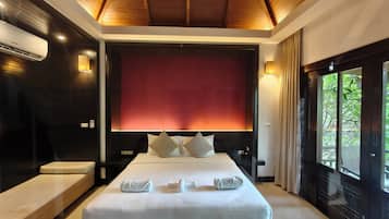 Deluxe Villa | In-room safe, desk, blackout drapes, free WiFi