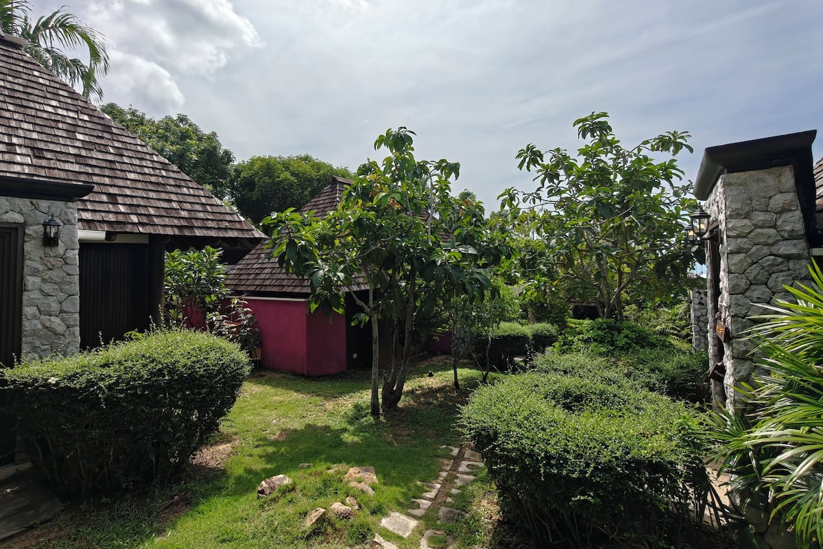 Deluxe Villa Suite | In-room safe, desk, blackout curtains, free WiFi