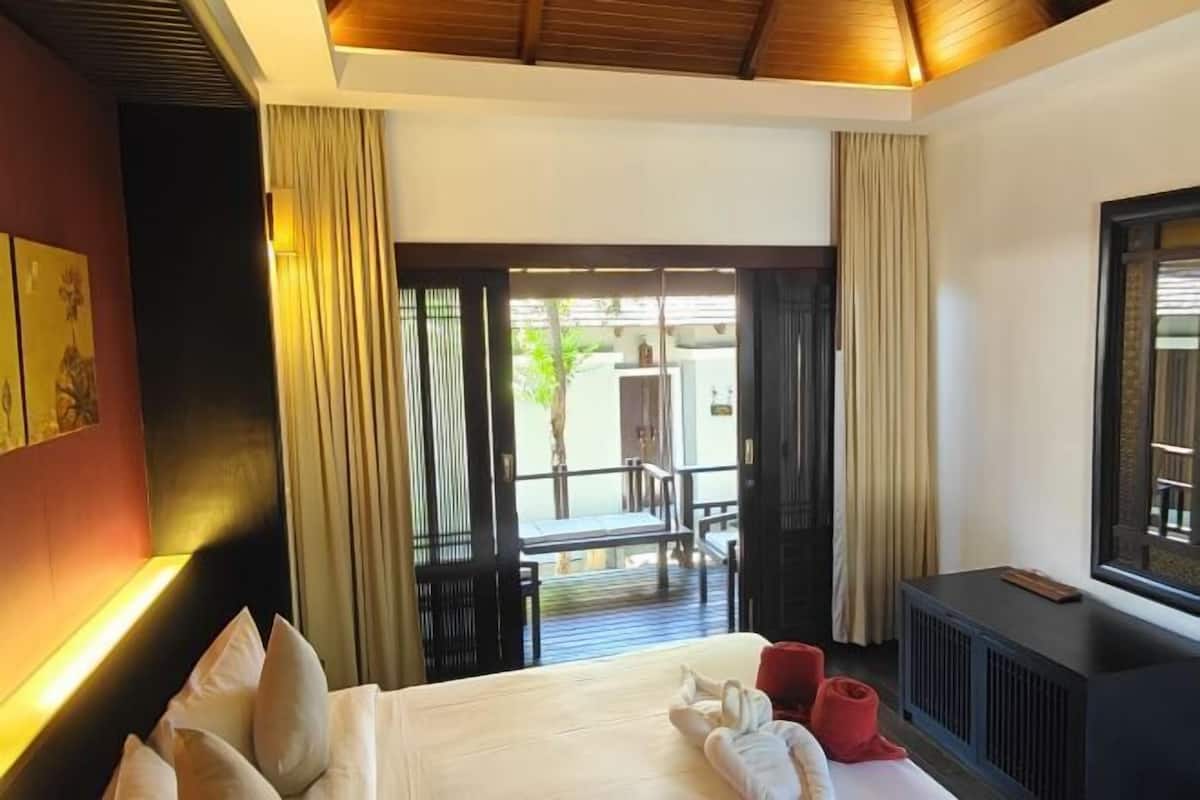 In-room safe, desk, blackout curtains, free WiFi