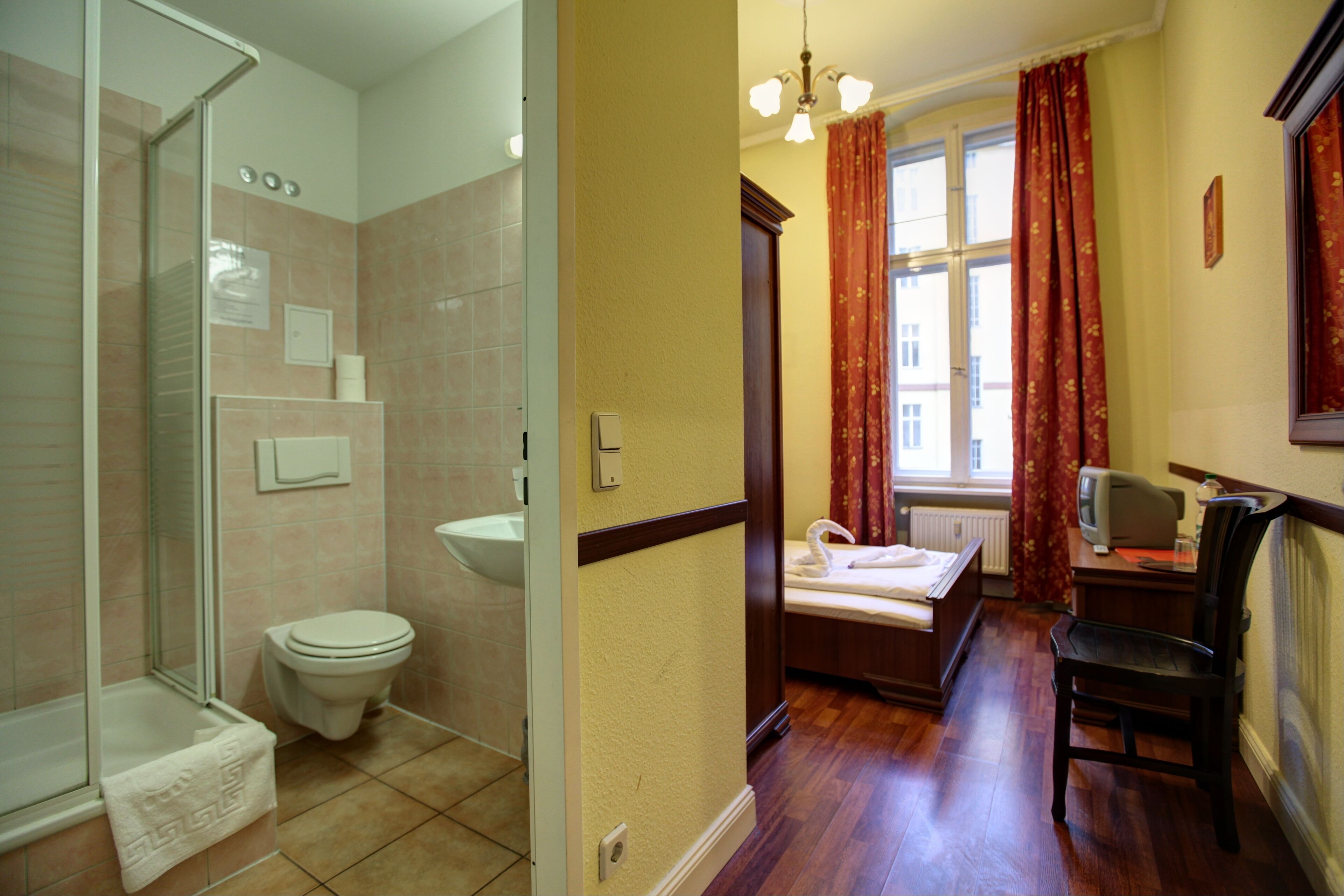 Photo - Hotel Pension Bernstein am Kurfürstendamm