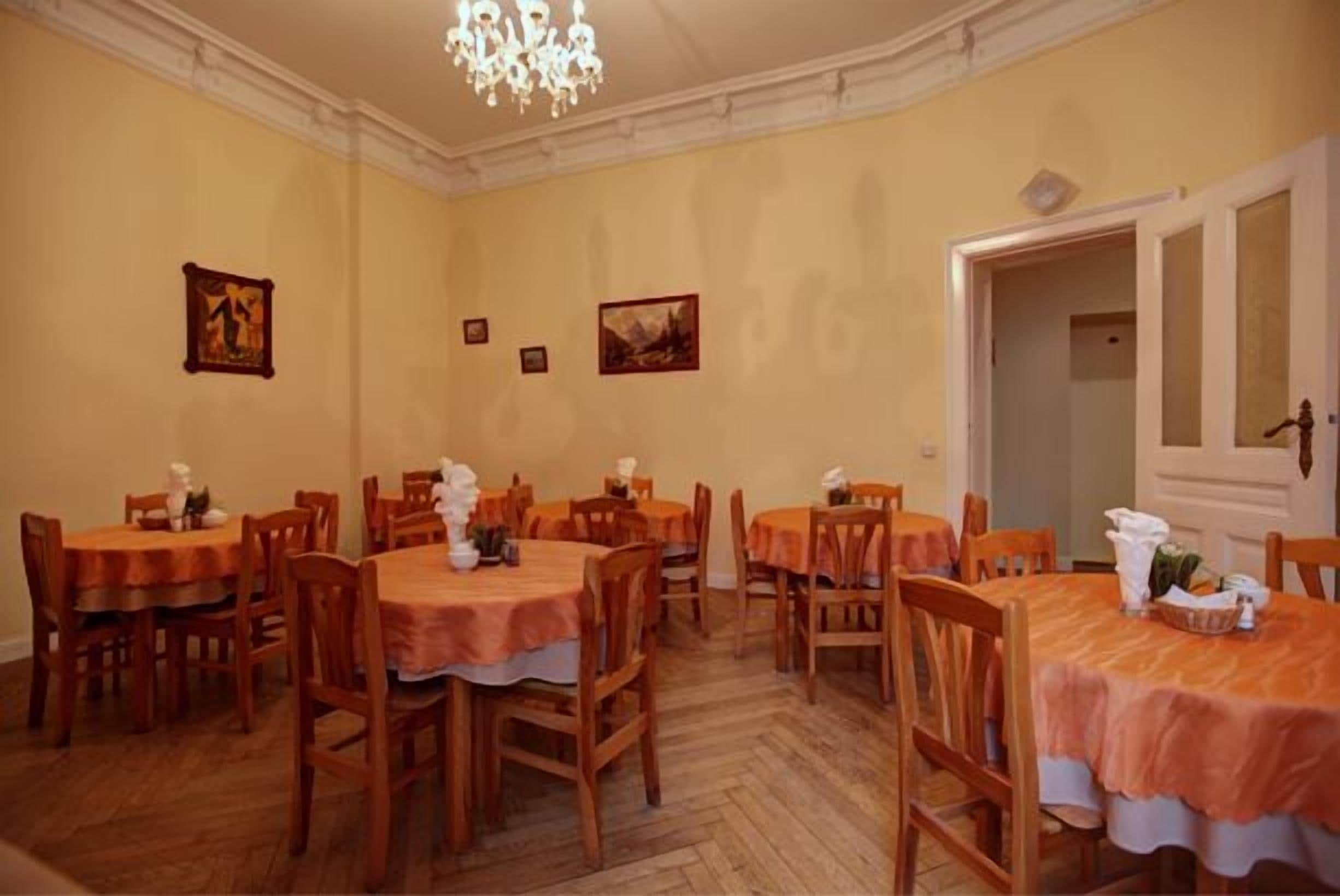 Photo - Hotel Pension Bernstein am Kurfürstendamm