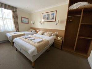 Triple Room | In-room safe, free WiFi, bed sheets - Belvedere Hotel (London)