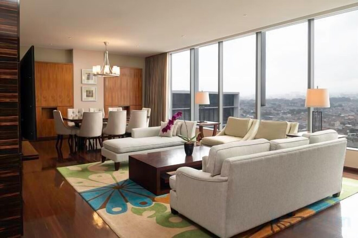 King Presidential Suite With Lounge Access