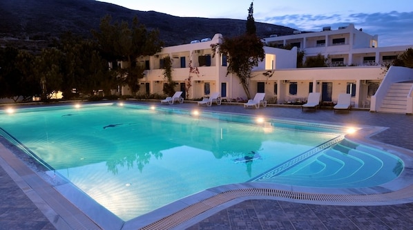 Piscine extérieure en saison