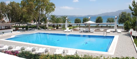 Seasonal outdoor pool