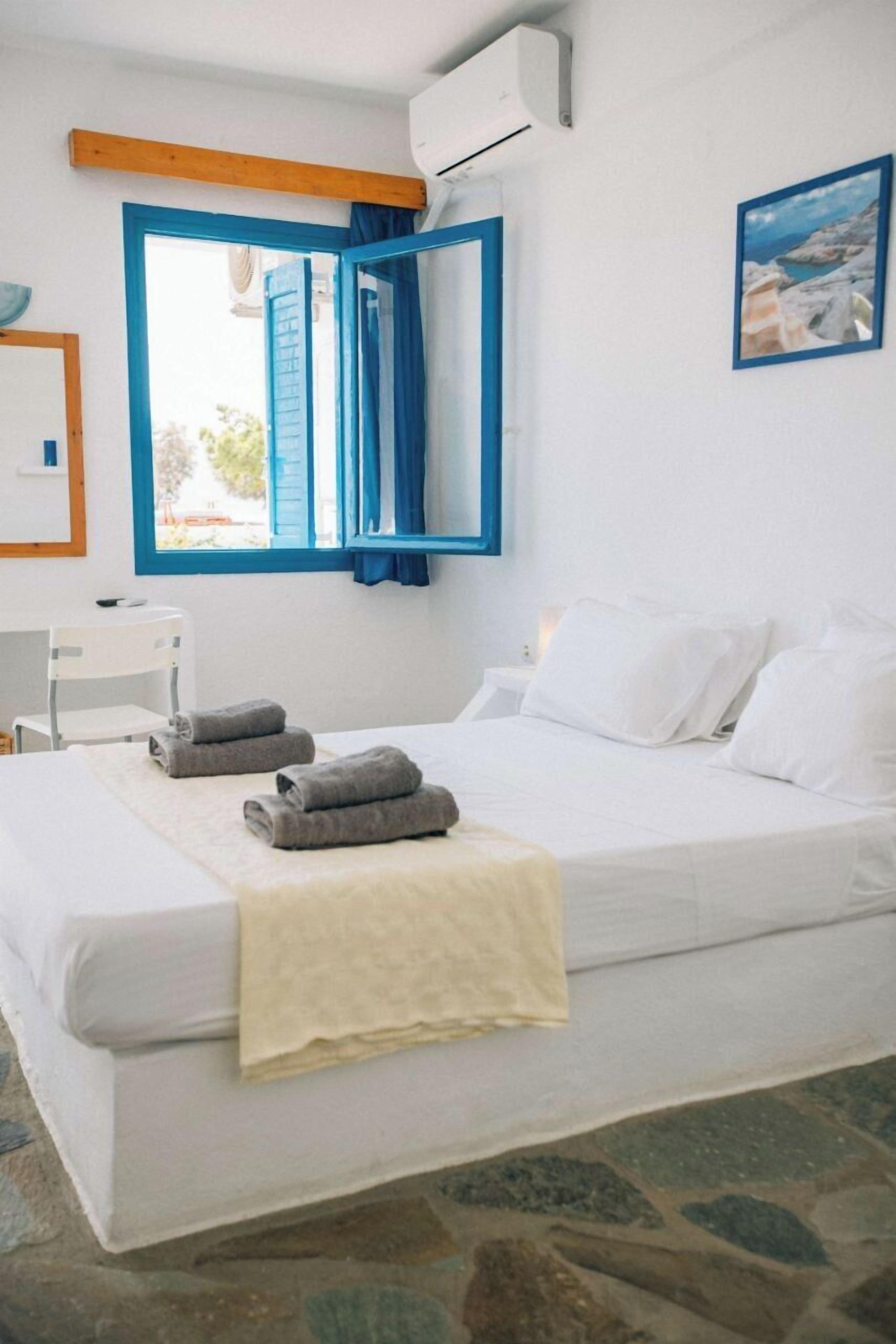 ستائر تعتيم وواي فاي مجانًا وملاءات أسرّة ومُنبهات