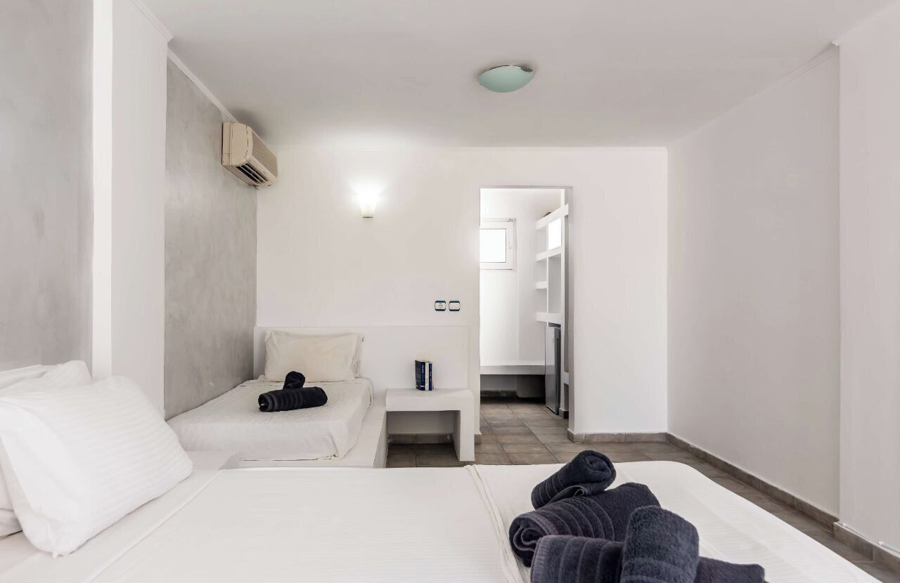 Deluxe Triple Room, 1 Bedroom, Non Smoking | Blackout curtains, free WiFi, bed sheets, alarm clocks