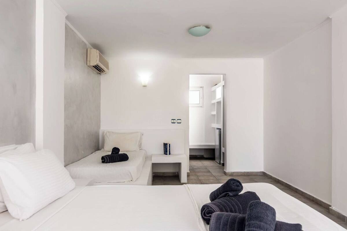 Kolmen hengen deluxe-huone, 1 makuuhuone, tupakointi kielletty | Pimennysverhot, ilmainen Wi-Fi, vuodevaatteet, herätyskellot