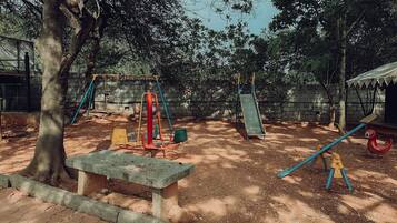 Children’s play area – outdoor