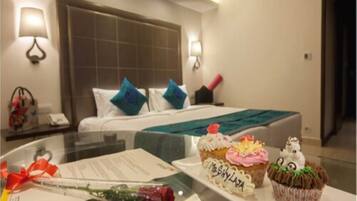 Executive Superior | Minibar, in-room safe, desk, iron/ironing board