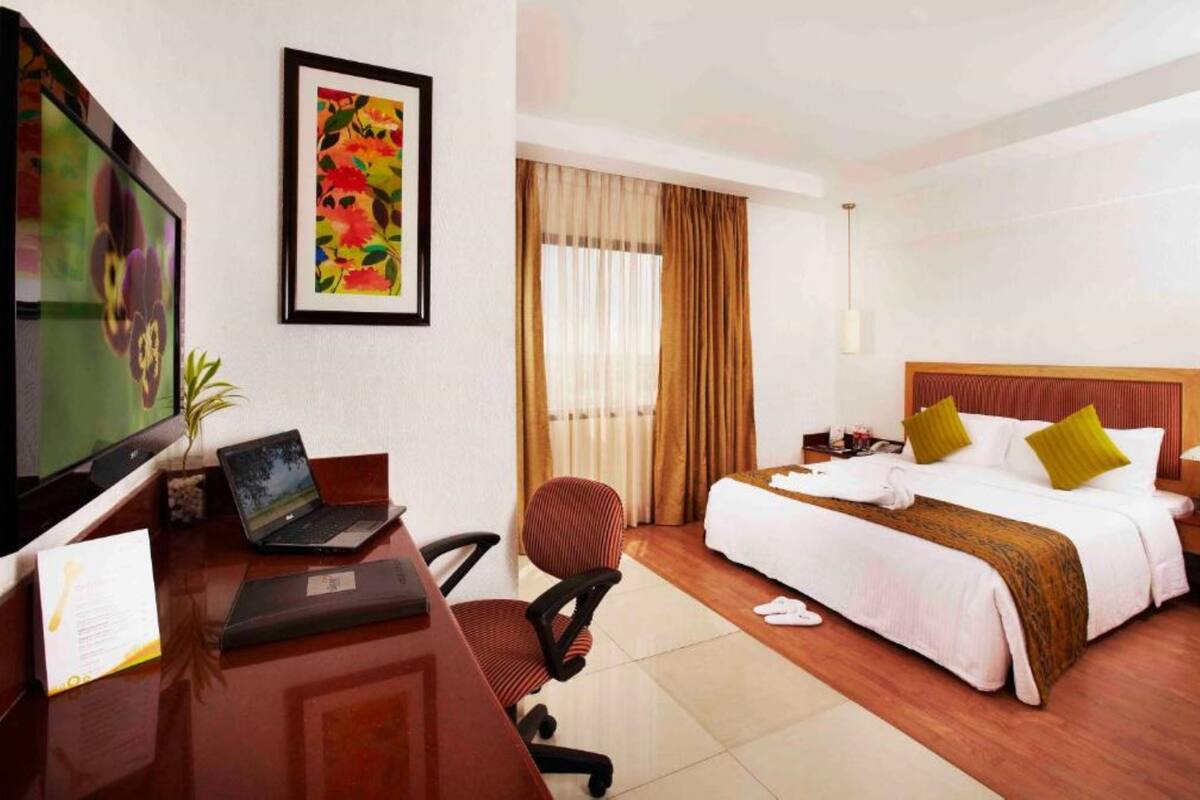 Business Standard | Minibar, in-room safe, desk, iron/ironing board