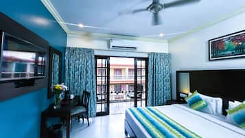 Executive Deluxe (Pool view) | Egyptian cotton sheets, premium bedding, minibar, in-room safe