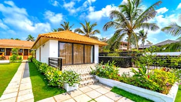 Arabian Sea view Suite on the Beach | Egyptian cotton sheets, premium bedding, minibar, in-room safe