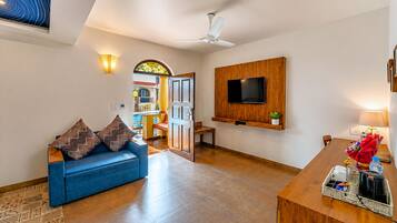 Super Deluxe Room with Pool View | Egyptian cotton sheets, premium bedding, minibar, in-room safe