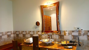 Arabian Sea view Suite on the Beach | Bathroom | Shower, rainfall showerhead, free toiletries, hair dryer