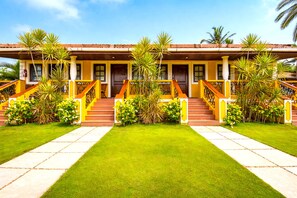 Arabian Sea Deluxe | Egyptian cotton sheets, premium bedding, minibar, in-room safe - Resort Terra Paraiso (Calangute)