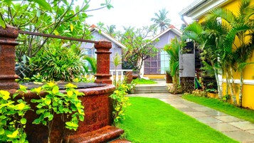 Arabian Sea view Cottage | Garden view
