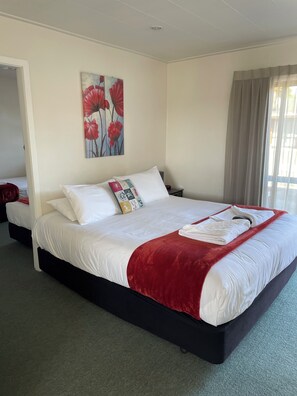1 Bedroom Apartment | Individually decorated, individually furnished, desk, laptop workspace - Buller Bridge Motel (Westport)