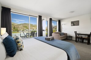 Studio, Balcony | Free WiFi, bed sheets - Central Gateway Motel (Cromwell)