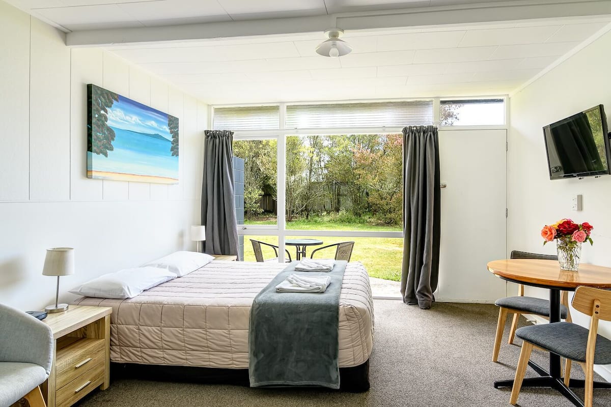 Studio | 2 bedrooms, iron/ironing board, free WiFi