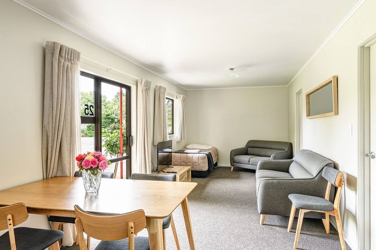 Apartment, 2 Bedrooms | Living area