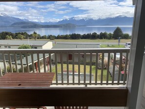 Deluxe Studio King Twin - Lakeview | Balcony view - Te Anau Manapouri Lake Hotel (Manapouri)