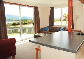 Living area - Te Anau Manapouri Lake Hotel (Manapouri)