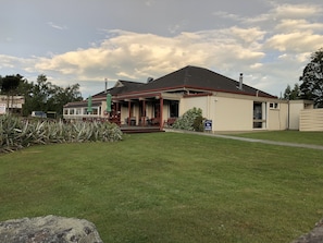 Reception - Te Anau Manapouri Lake Hotel (Manapouri)