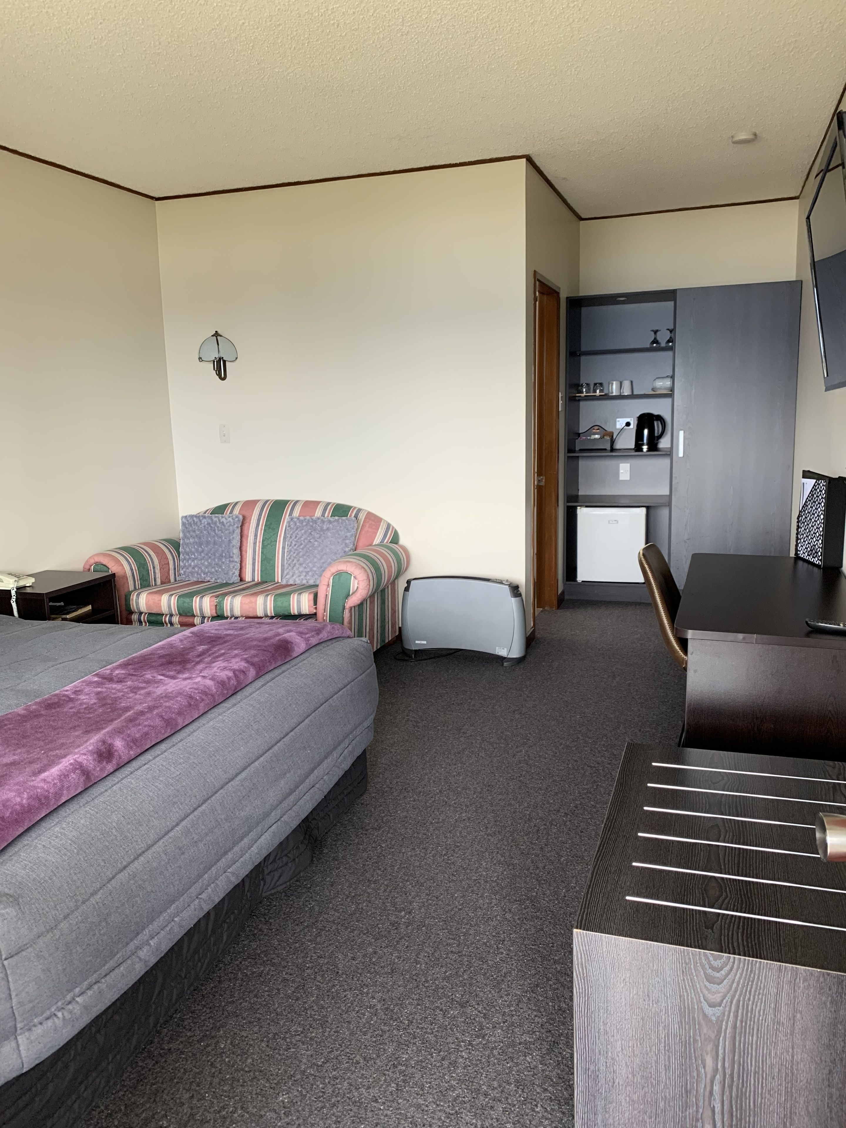 Deluxe Studio, 1 King Bed, Lake View