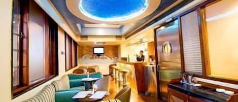 Cocktail bar