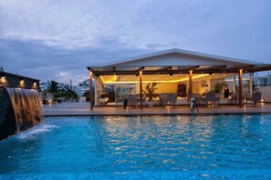 Outdoor pool - The Grand Magrath Hotel (Bengaluru)