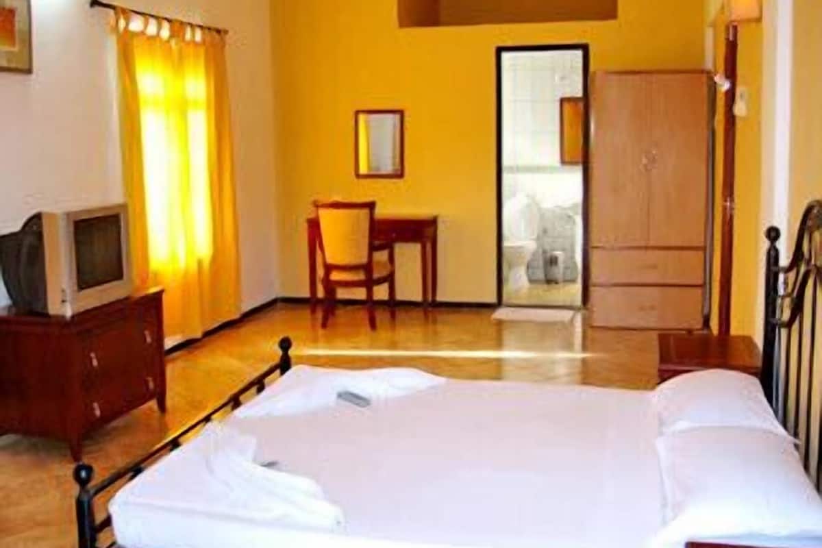 standard | in-room safe, desk, blackout curtains, iron/ironing board