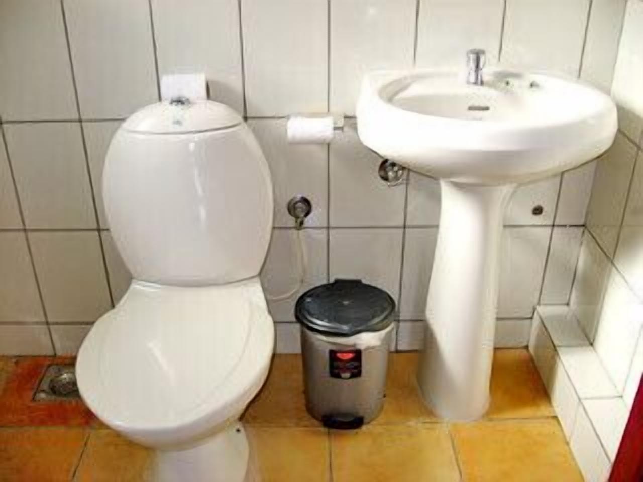 standard | bathroom | shower, rainfall showerhead, free toiletries, towels