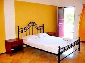 Coffres-forts dans les chambres, bureau, rideaux occultants