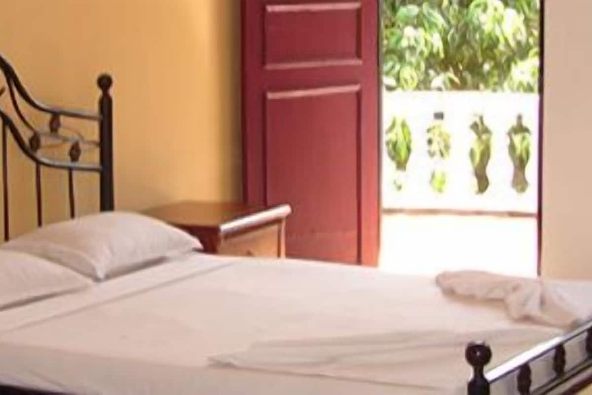 standard | in-room safe, desk, blackout curtains, iron/ironing board